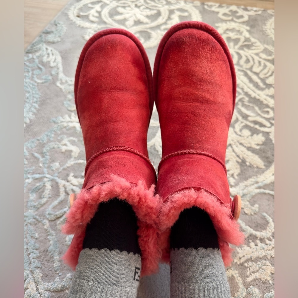 Pink Uggs​ - Picture 2 of 6
